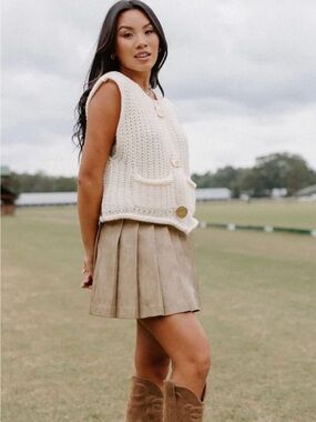 Vestique Taupe pleated skirt